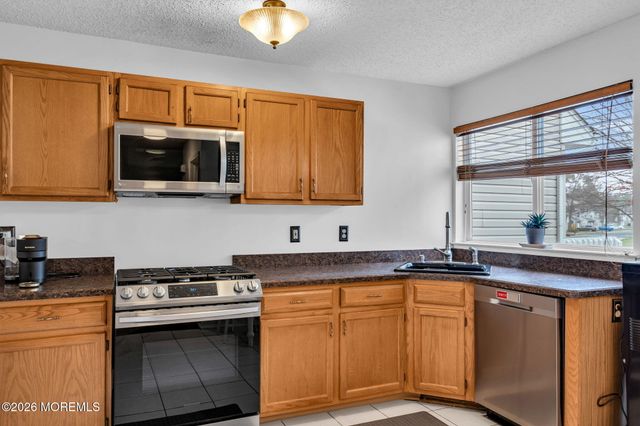 4107 Norma Place, Toms River, NJ 08755