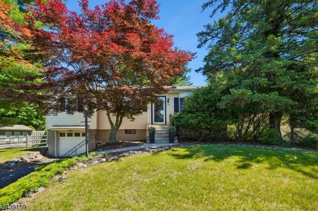 74 Minnehaha Blvd, Oakland Boro, NJ 07436