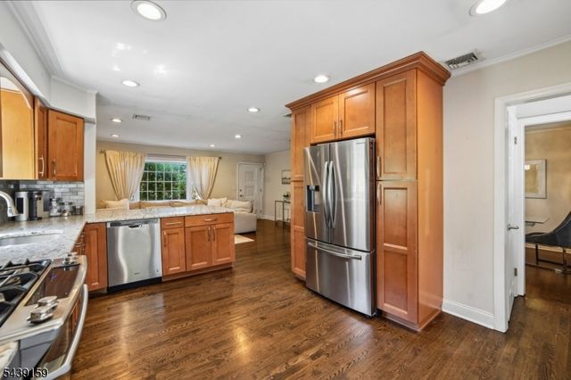 74 Minnehaha Blvd, Oakland Boro, NJ 07436