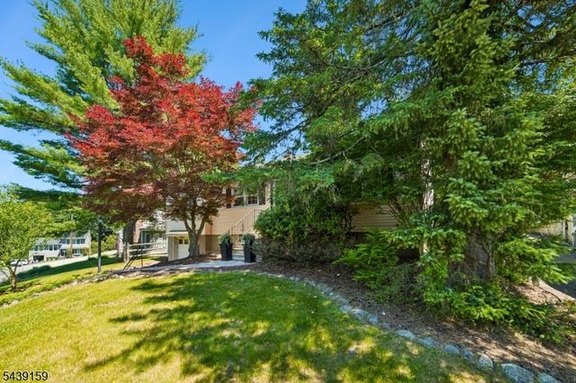 74 Minnehaha Blvd, Oakland Boro, NJ 07436