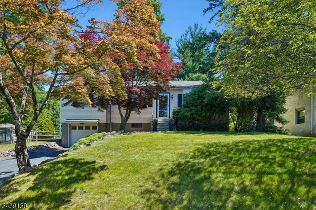 74 Minnehaha Blvd, Oakland Boro, NJ 07436