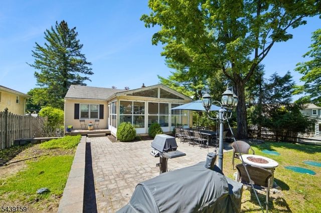 74 Minnehaha Blvd, Oakland Boro, NJ 07436