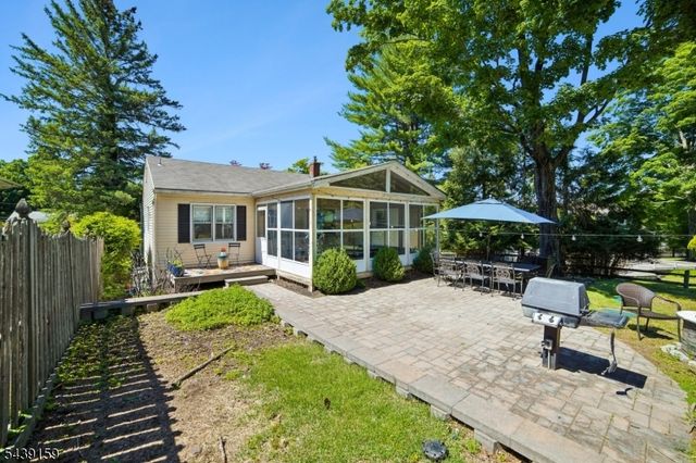 74 Minnehaha Blvd, Oakland Boro, NJ 07436