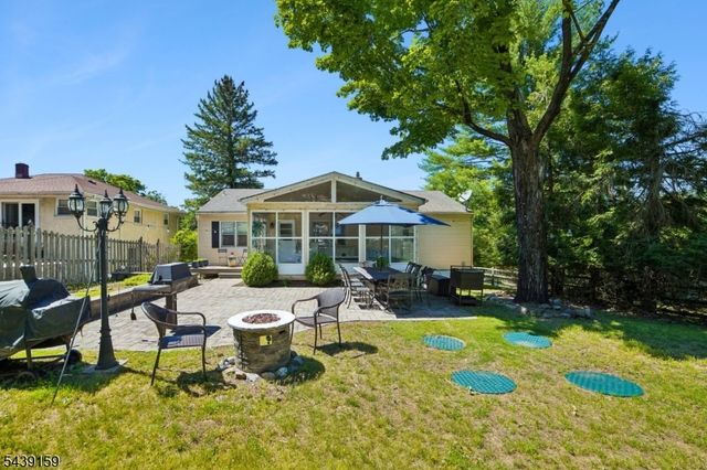 74 Minnehaha Blvd, Oakland Boro, NJ 07436