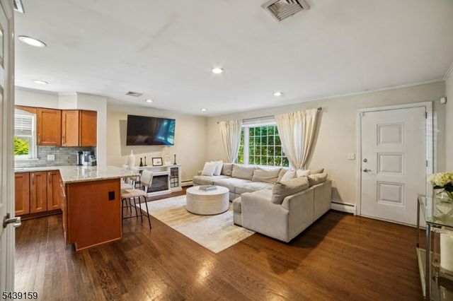 74 Minnehaha Blvd, Oakland Boro, NJ 07436