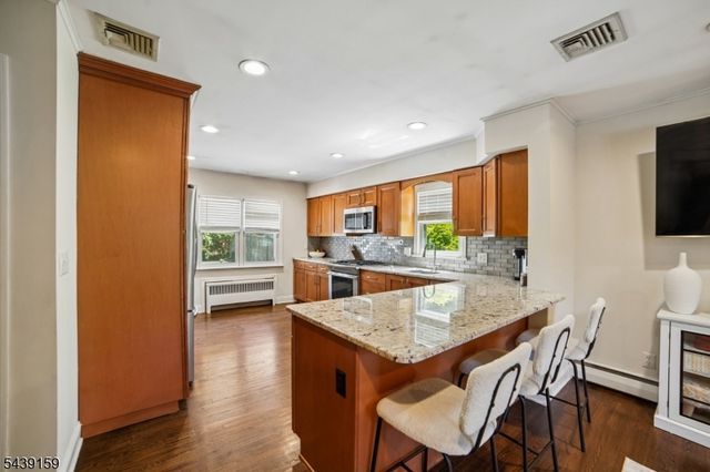 74 Minnehaha Blvd, Oakland Boro, NJ 07436