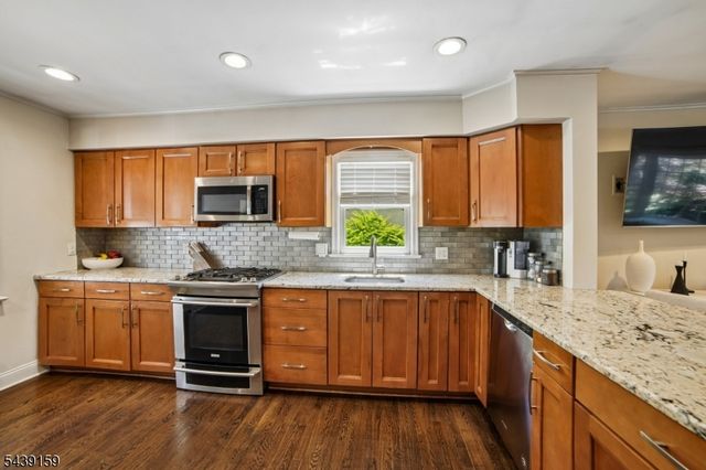 74 Minnehaha Blvd, Oakland Boro, NJ 07436