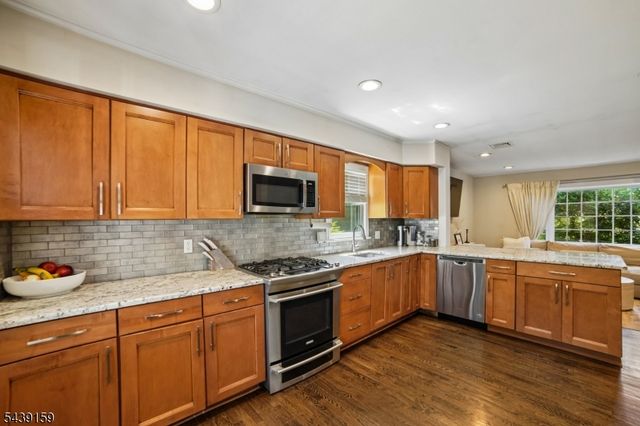 74 Minnehaha Blvd, Oakland Boro, NJ 07436
