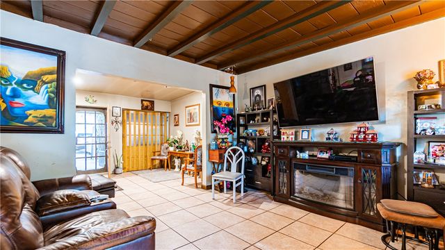 4656 Floral, Los Angeles, CA 90022