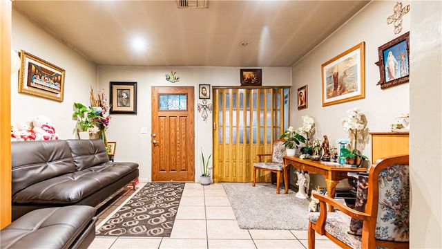 4656 Floral, Los Angeles, CA 90022