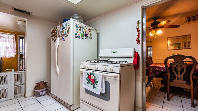 4656 Floral, Los Angeles, CA 90022