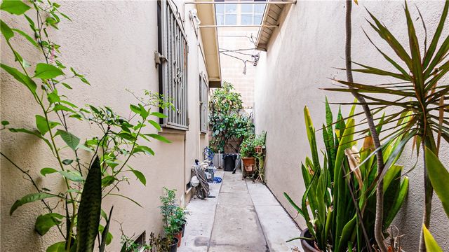 4656 Floral, Los Angeles, CA 90022