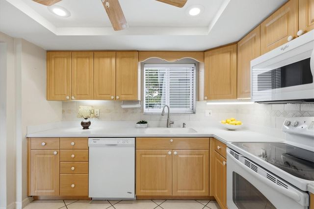 4208 ROXANE BOULEVARD 95, Sarasota, FL 34235