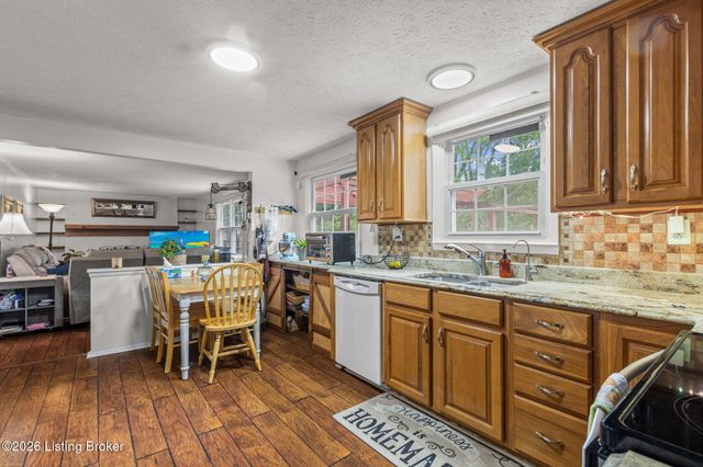 4510 Shenandoah Dr, Louisville, KY 40241