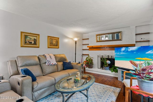 4510 Shenandoah Dr, Louisville, KY 40241