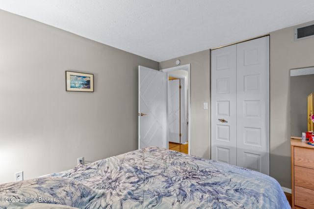4510 Shenandoah Dr, Louisville, KY 40241