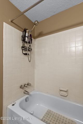 4510 Shenandoah Dr, Louisville, KY 40241