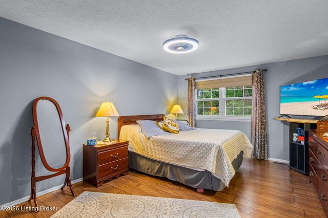 4510 Shenandoah Dr, Louisville, KY 40241