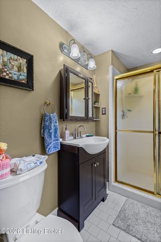 4510 Shenandoah Dr, Louisville, KY 40241