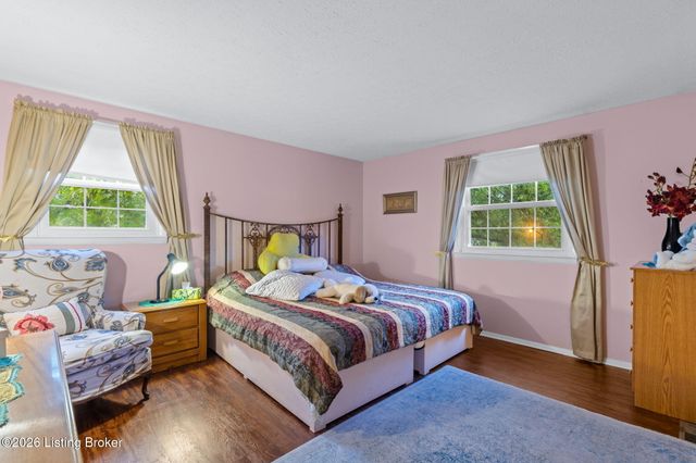 4510 Shenandoah Dr, Louisville, KY 40241
