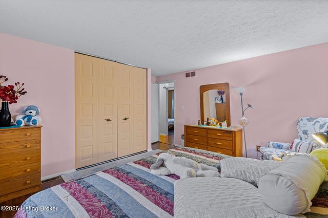4510 Shenandoah Dr, Louisville, KY 40241