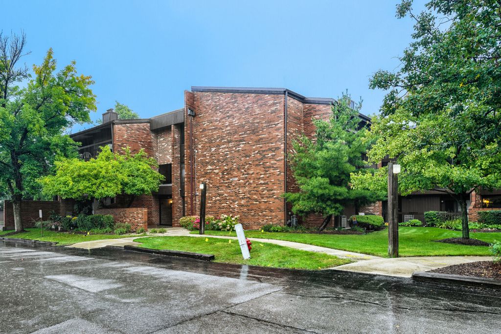 14509 Sussex Court PH3, Oak Forest, IL 60452