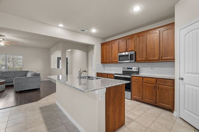 7207 Veal Station Road, Weatherford, TX 76085