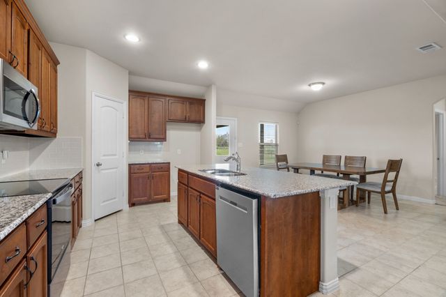 7207 Veal Station Road, Weatherford, TX 76085