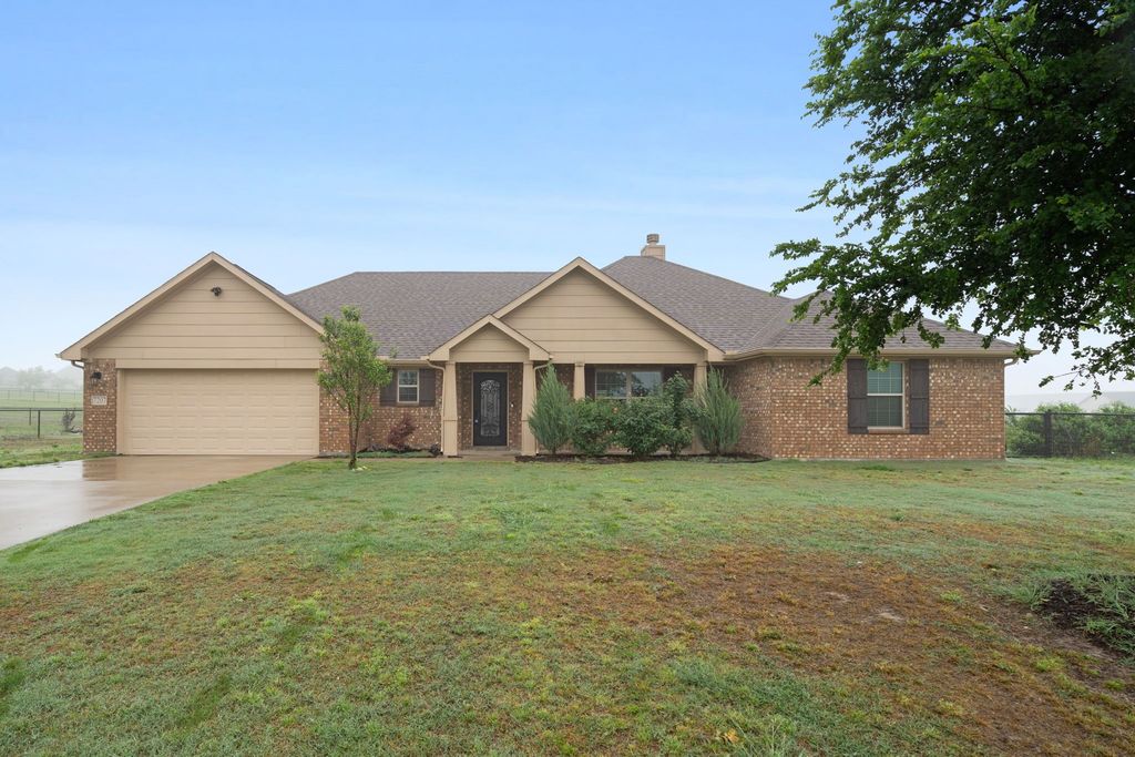 7207 Veal Station Road, Weatherford, TX 76085