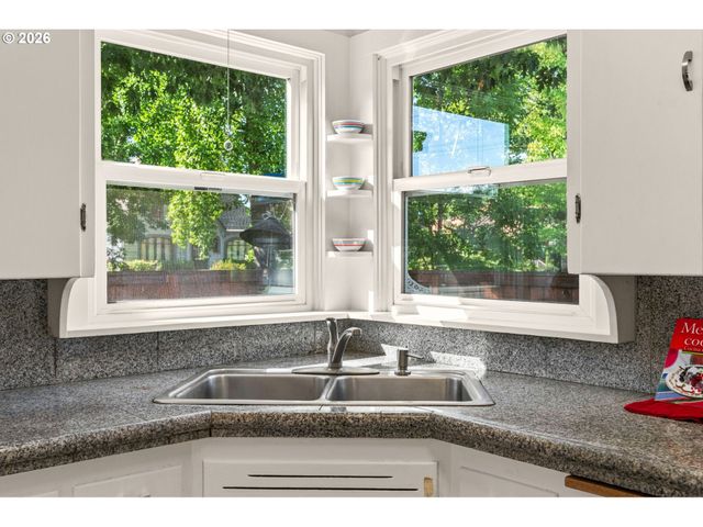 886 POLK St, Eugene, OR 97402
