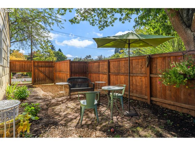 886 POLK St, Eugene, OR 97402