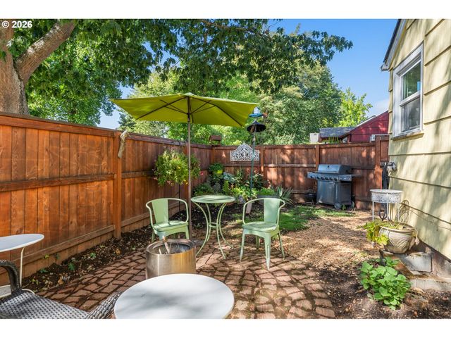 886 POLK St, Eugene, OR 97402