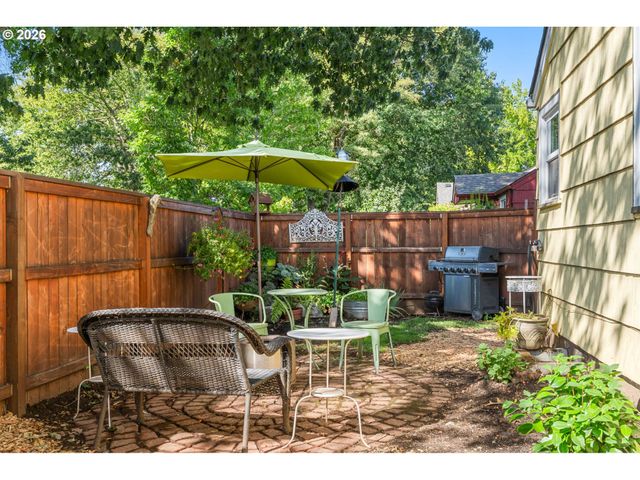 886 POLK St, Eugene, OR 97402