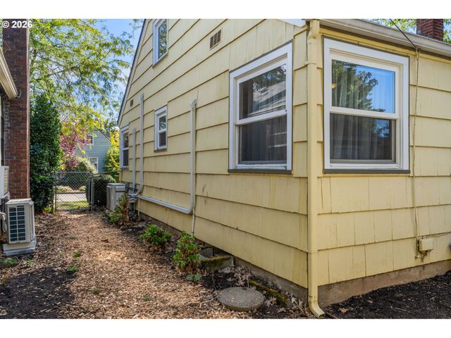 886 POLK St, Eugene, OR 97402
