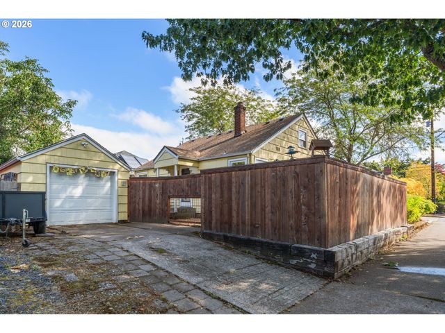 886 POLK St, Eugene, OR 97402