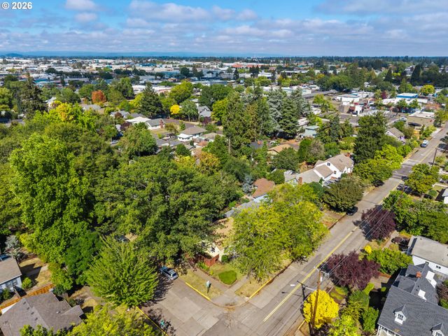 886 POLK St, Eugene, OR 97402