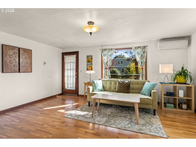 886 POLK St, Eugene, OR 97402