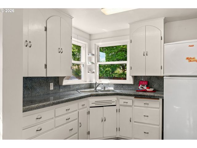 886 POLK St, Eugene, OR 97402