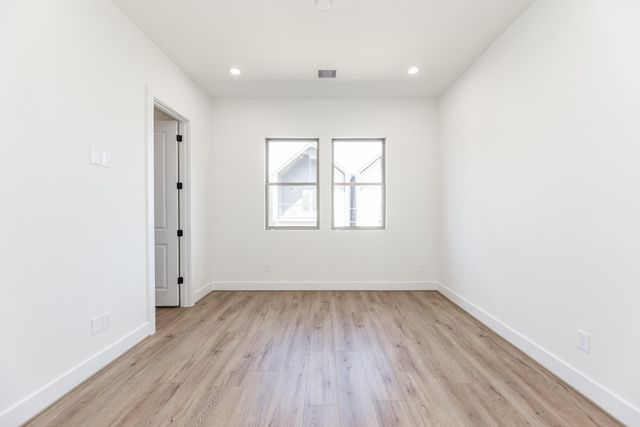 311 E 34th Street B, Houston, TX 77018