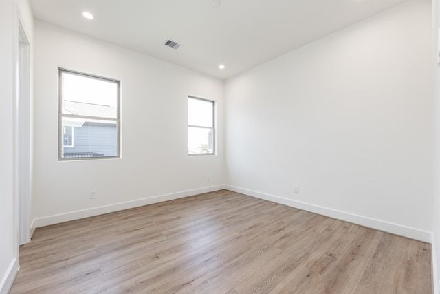 311 E 34th Street B, Houston, TX 77018