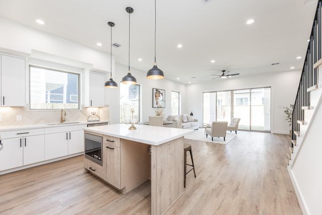 311 E 34th Street B, Houston, TX 77018