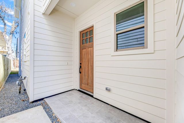 311 E 34th Street B, Houston, TX 77018