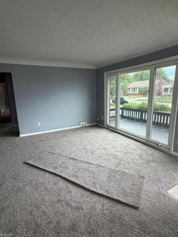 26125 Huntington Drive, Roseville, MI 48066