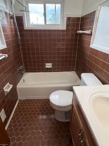 26125 Huntington Drive, Roseville, MI 48066
