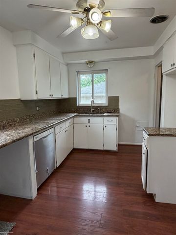 26125 Huntington Drive, Roseville, MI 48066