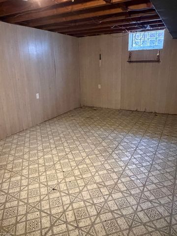 26125 Huntington Drive, Roseville, MI 48066