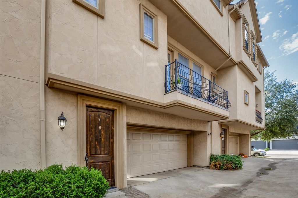 1914 Euclid Avenue B, Dallas, TX 75206