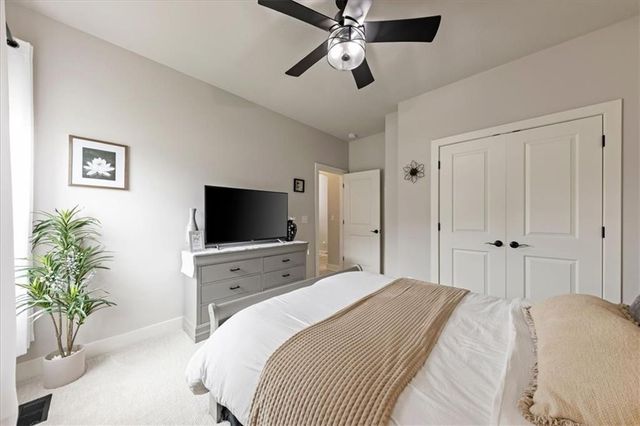 914 Zennor Lane, Raymore, MO 64083