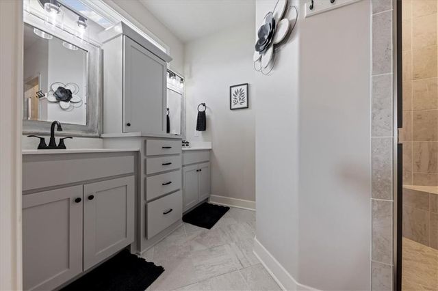 914 Zennor Lane, Raymore, MO 64083