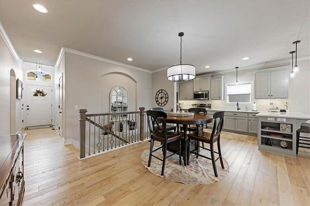914 Zennor Lane, Raymore, MO 64083